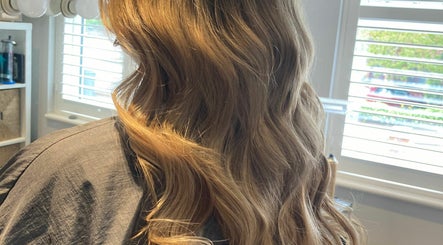 Elise Perella Hair изображение 2