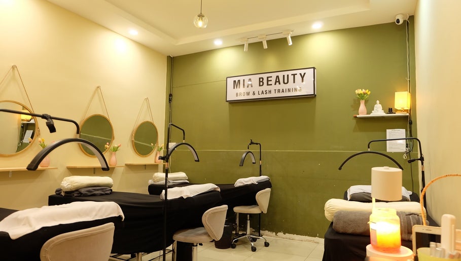 Elegant spa room at MIA Beauty & Academy, Thành phố Hồ Chí Minh, VN offering brow and lash training.