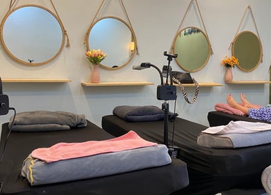 Relaxing spa setup at MIA Beauty & Academy, Thành phố Hồ Chí Minh, VN with cozy beds and decor.