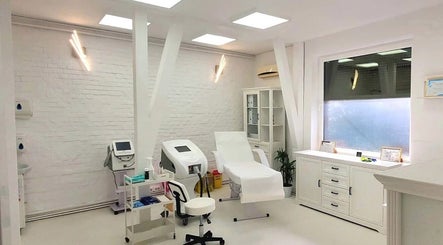 Interior modern spa Dermatique, Timișoara, Județul Timiș, RO cu echipamente avansate.