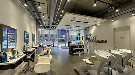 GOA Hair Salon Richmond St W – obraz 2