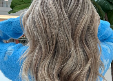 Stylishly curled hair at Premier Hair Centre, Toronto, Ontario, CA. Perfect for a luxurious look.