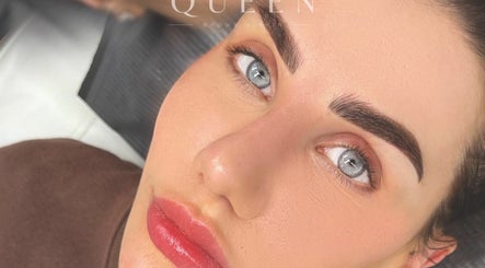 Queen Brows and Skin billede 3