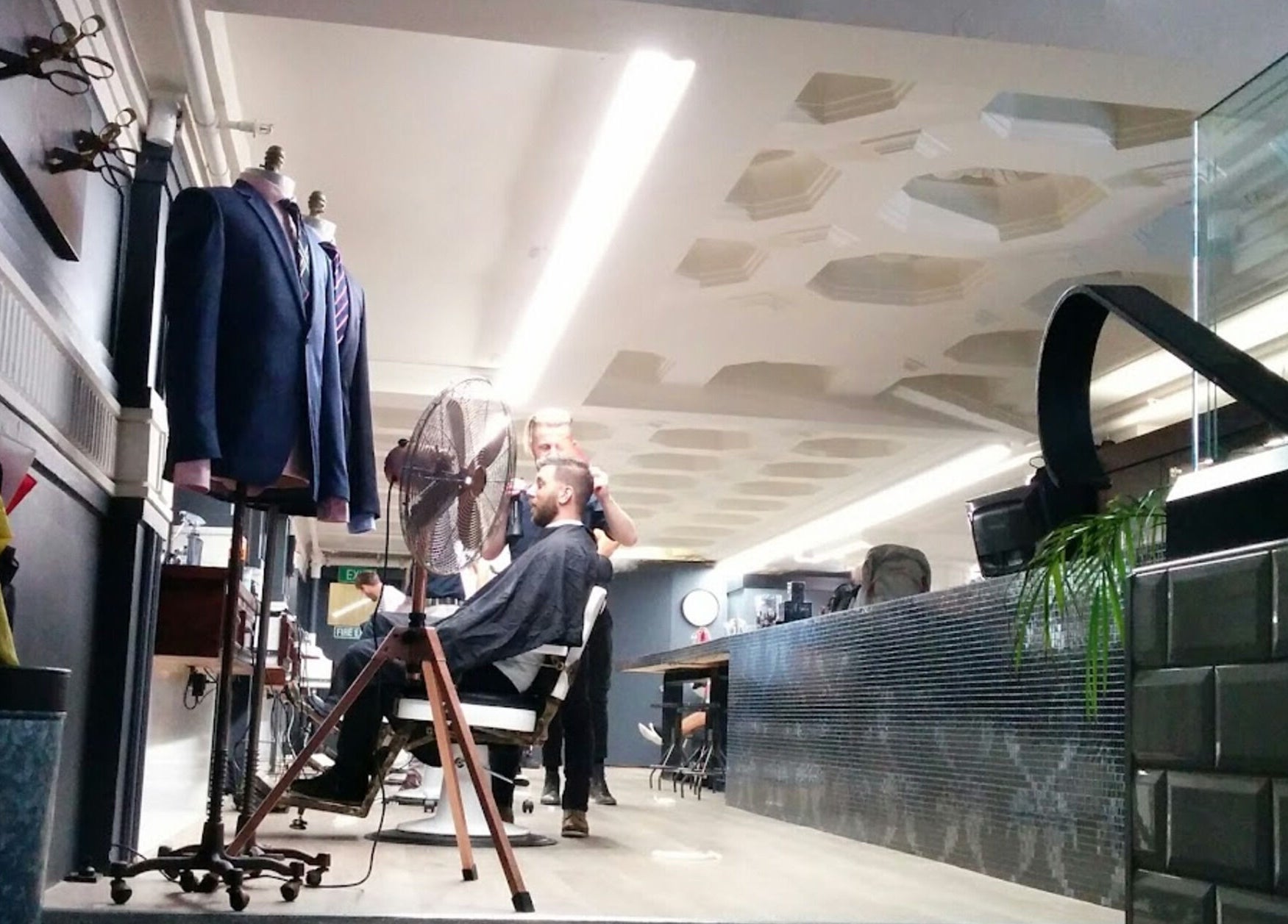 Hava & Co in Auckland, Auckland, NZ offers a stylish salon experience with professional haircutting services.