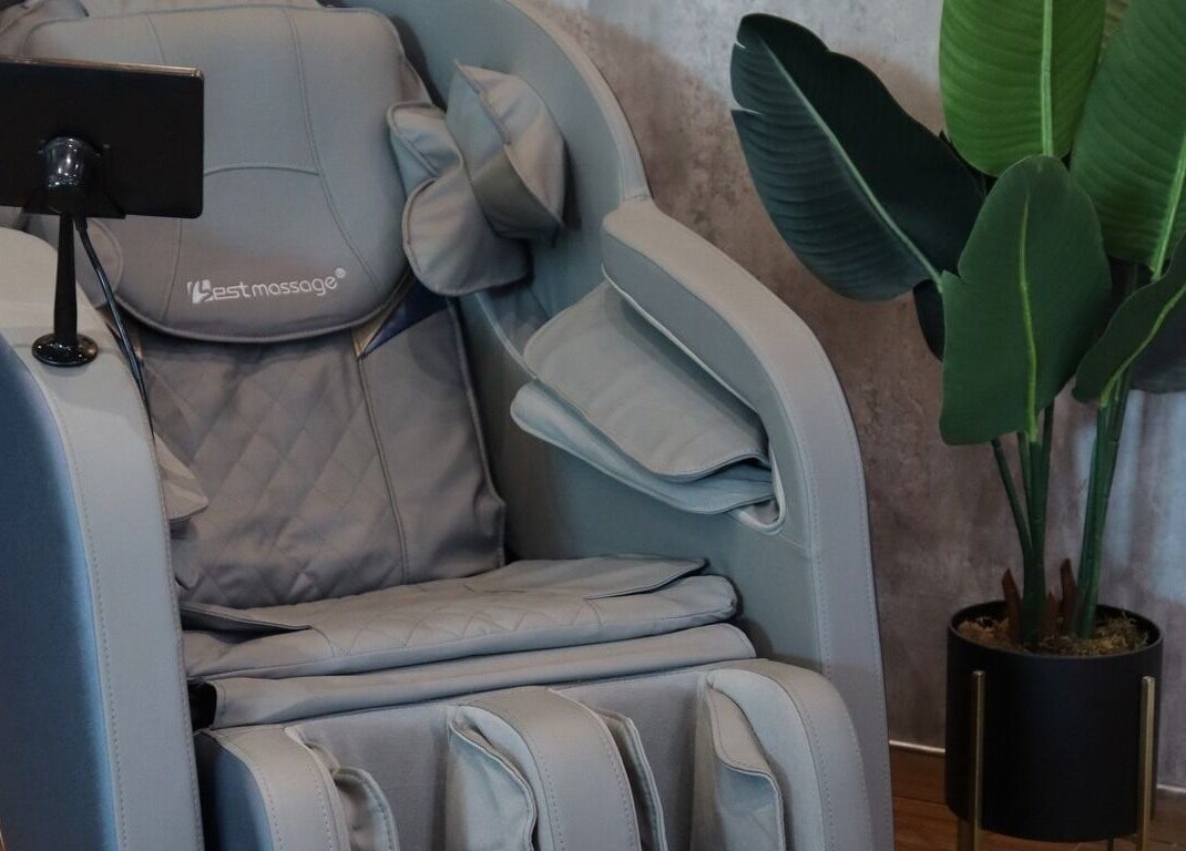 Silla de masaje en Barber Sports & Spa Los Mochis, Los Mochis, Sinaloa, MX, ofreciendo confort y relajación.