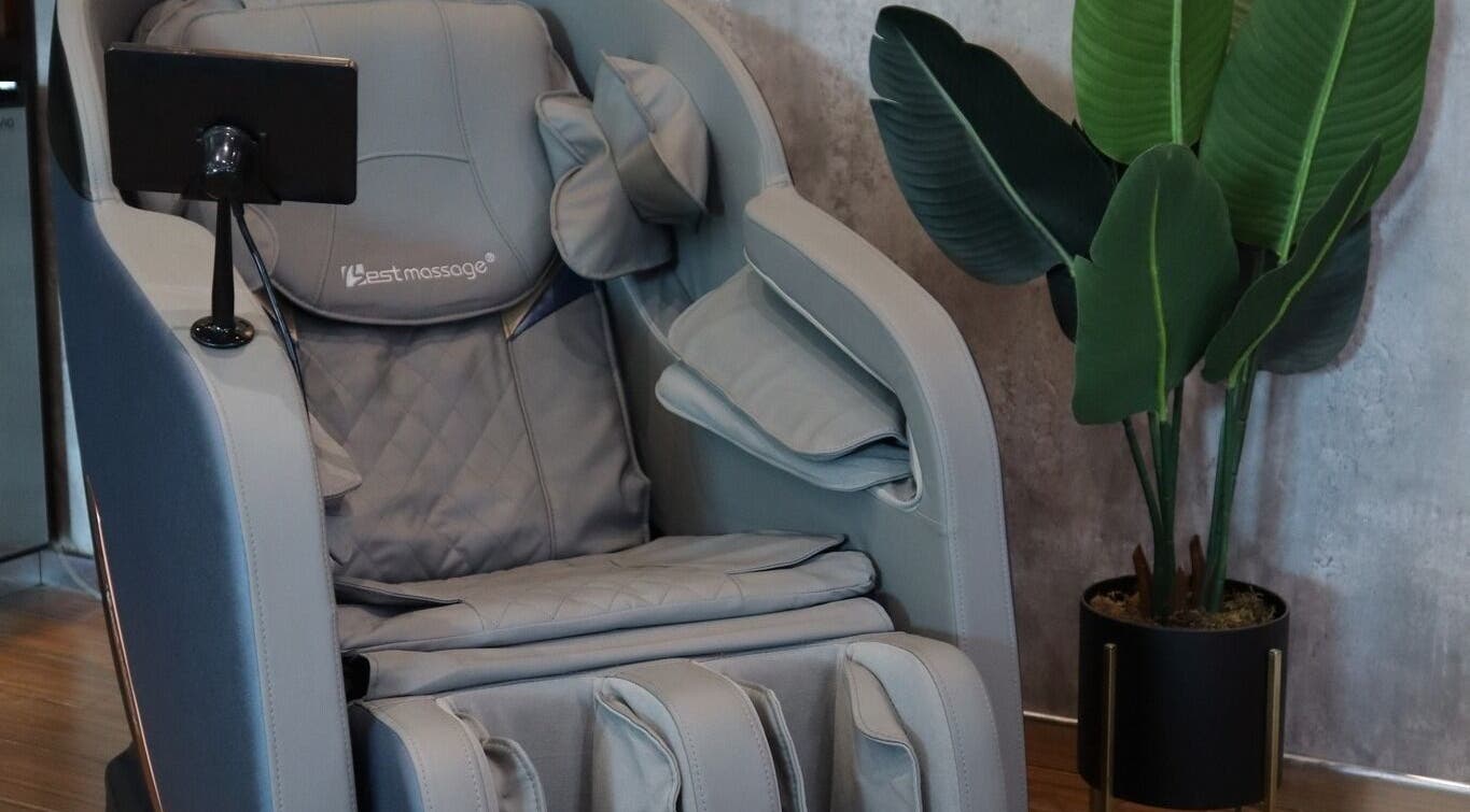 Silla de masaje en Barber Sports & Spa Los Mochis, Los Mochis, Sinaloa, MX, ofreciendo confort y relajación.