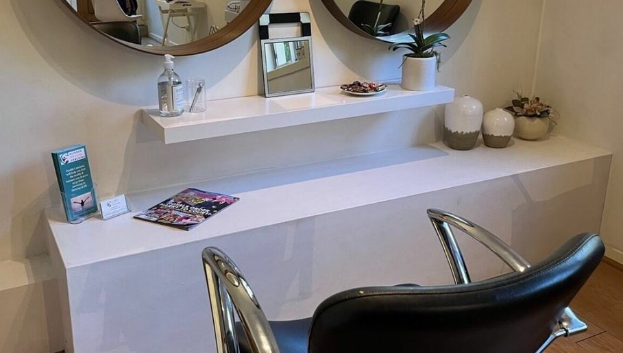 Olivia Arrowsmith Hairdressing – obraz 1