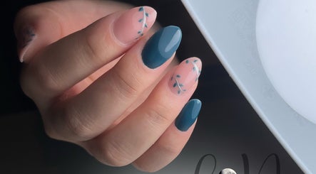 Luna Nails