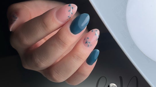 Luna Nails