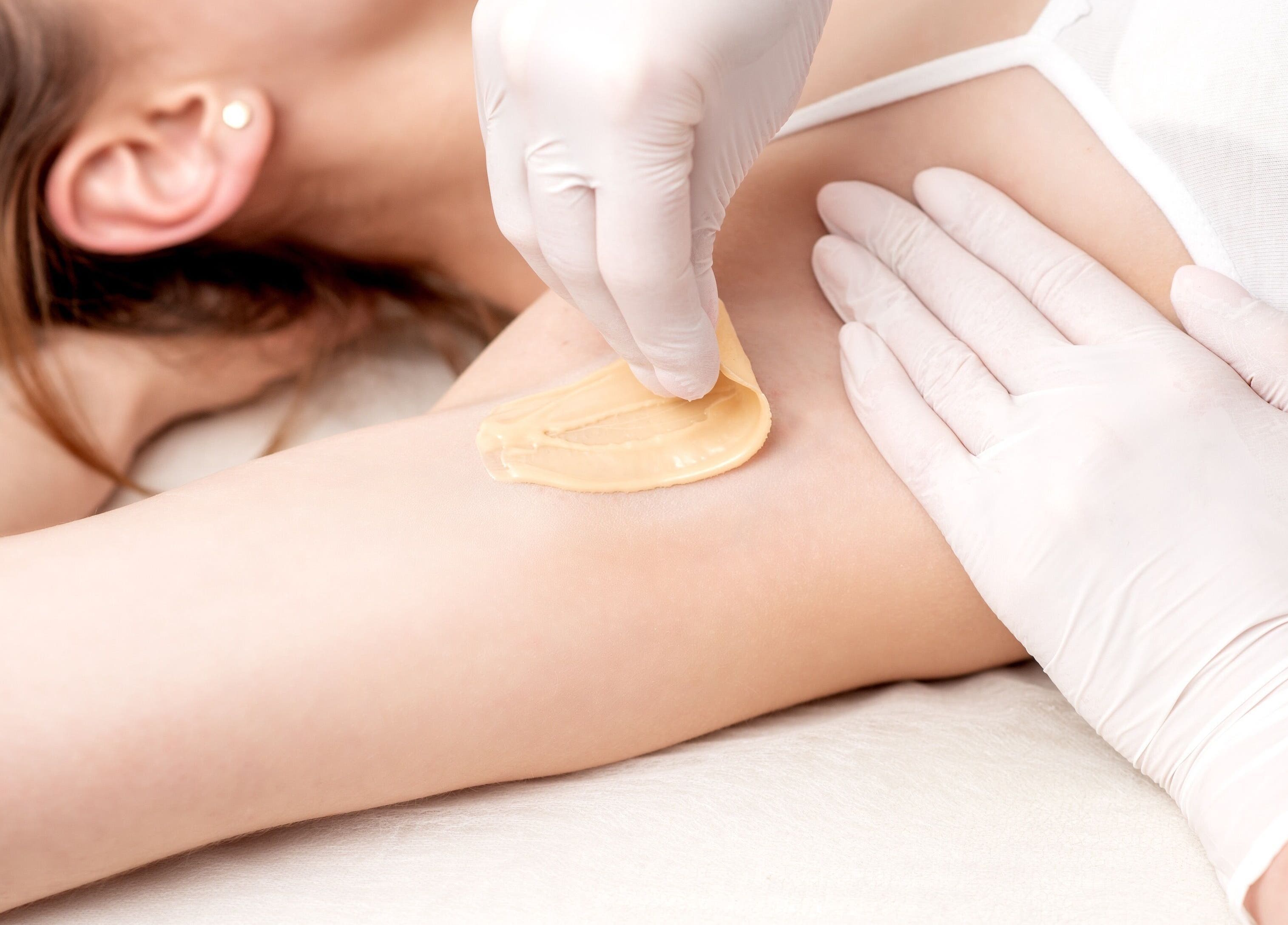 Professionelles Waxing bei süss und sanft in Suhr, Aargau, CH für glatte Haut.