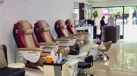 CHELSEA NAILS AND BEAUTY SPA image 2