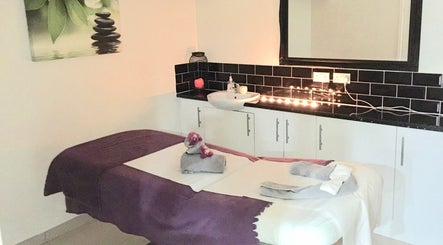 CHELSEA NAILS AND BEAUTY SPA image 3