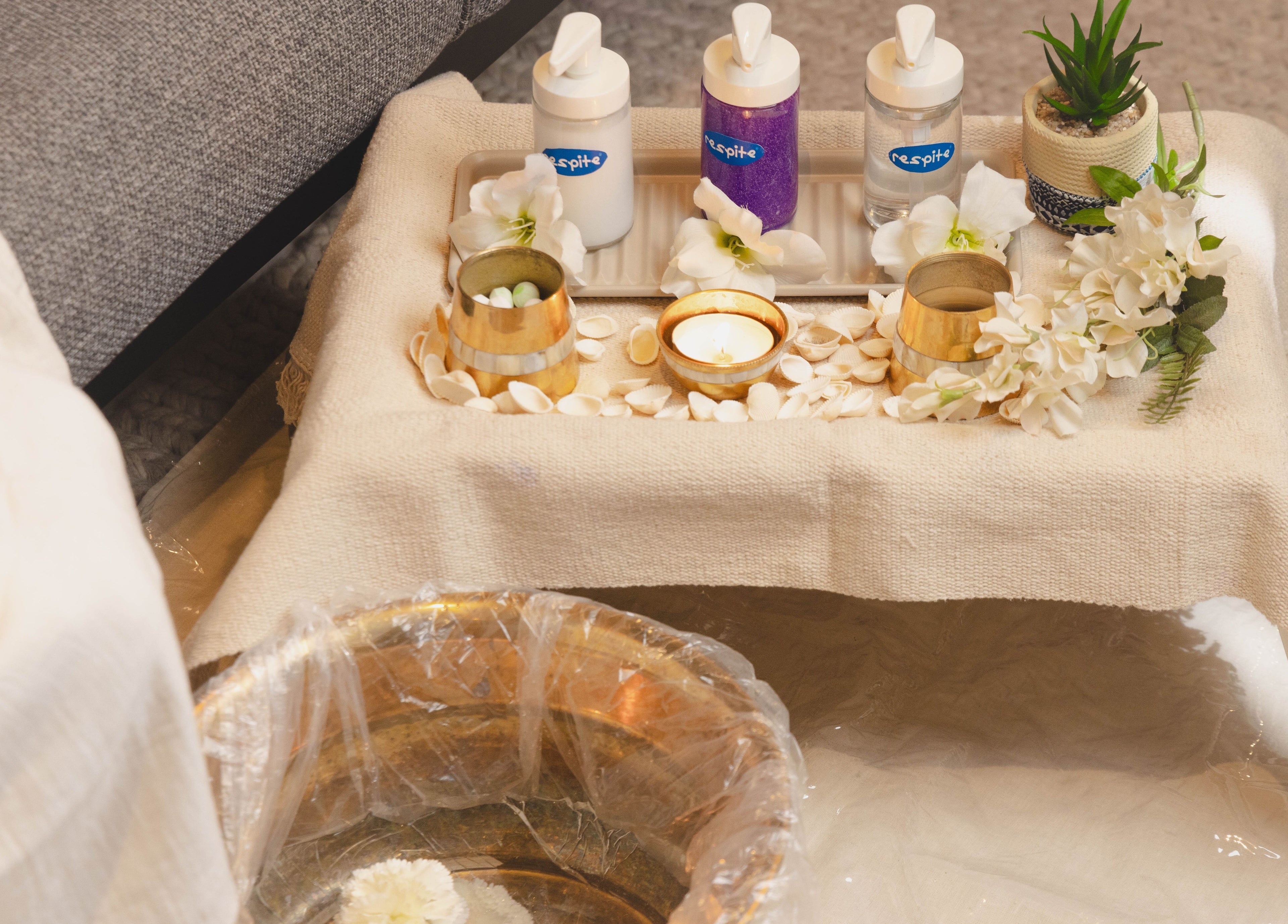 Tranquil spa decor at Respite Care & Spa | Home Services, الرياض, منطقة الرياض, SA with candles and flowers.