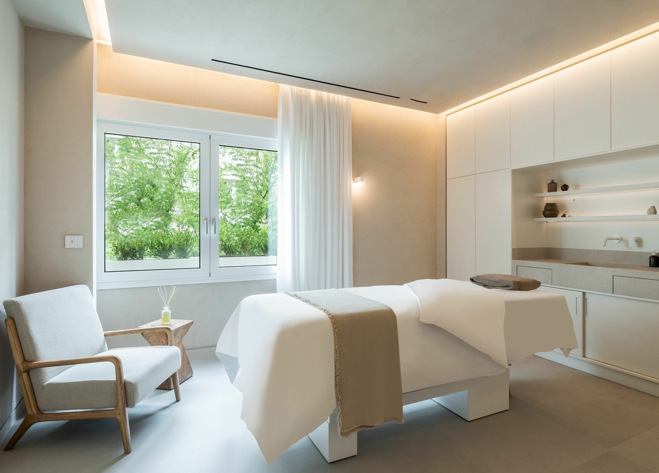 Spa room at Ma Cherie Skin in Αθήνα, GR, featuring a massage bed and serene ambiance with natural light.