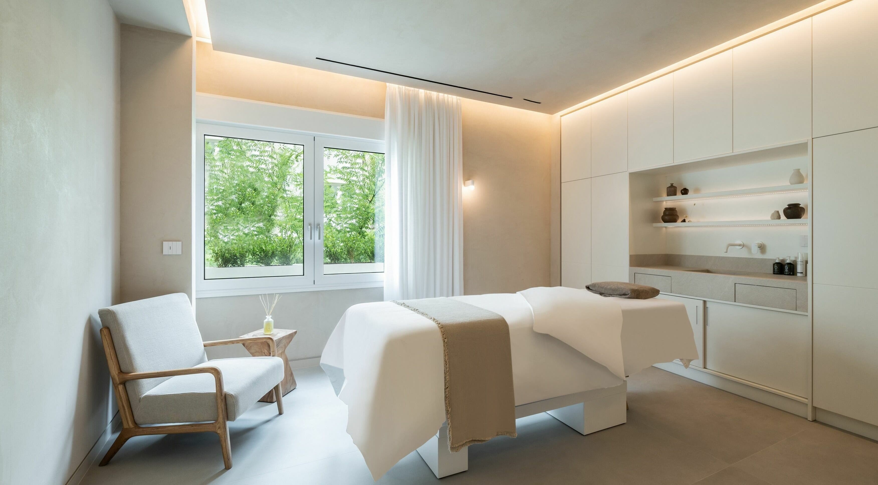 Spa room at Ma Cherie Skin in Αθήνα, GR, featuring a massage bed and serene ambiance with natural light.