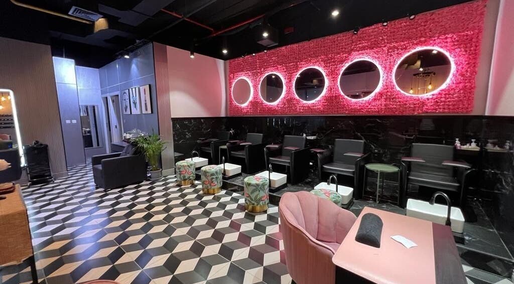 Modern interior of Vog Beauty Salon For Ladies in دبي, دبي, AE with chic seating and vibrant decor.