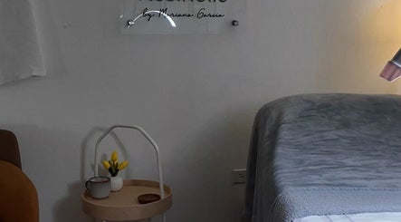 Relaxing treatment room at Valórate Aesthetic, Gurabo, Gurabo, PR, featuring a calm and inviting atmosphere.