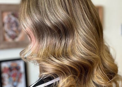 Stylish wavy blonde hairstyle at Hair by Lol, Birmingham, England, GB.