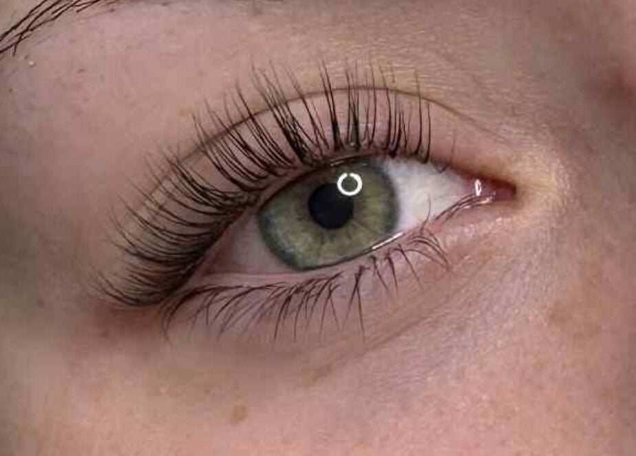 Sublime cils By Clarose à Chambly, Québec, CA pour un regard intense et naturel.