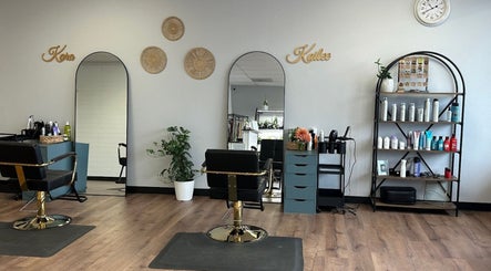 Foils and Fades Hair Company Bild 2