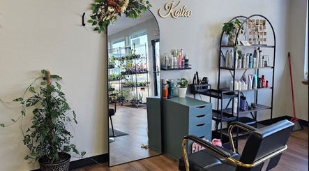 Foils and Fades Hair Company Bild 3