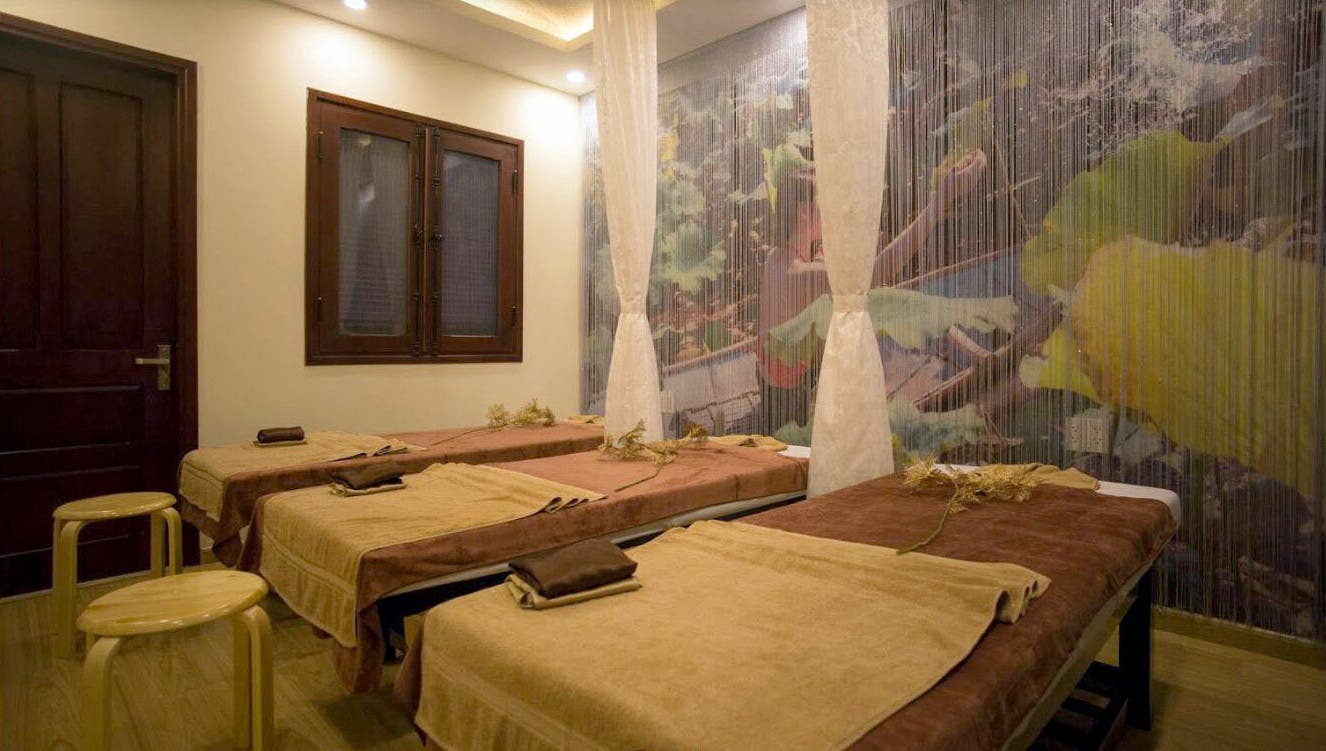 Peaceful massage room at Silk Spa, Đà Nẵng, VN, with soft lighting and serene decor for ultimate relaxation.