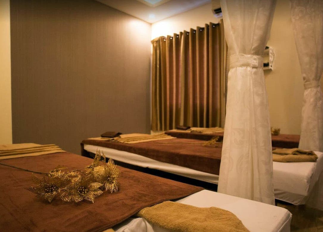 Relaxing massage room at Silk Spa with warm tones and privacy curtains in Đà Nẵng, Đà Nẵng, VN.