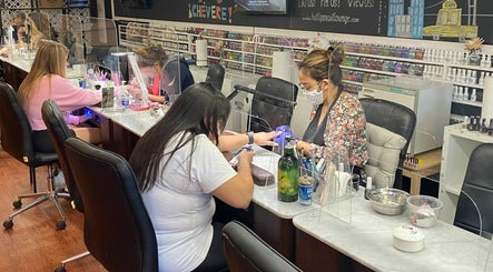 Hot Tips Nail Lounge - Rockaway