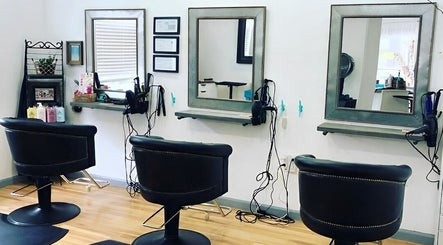 THE HAMPTONS SALON