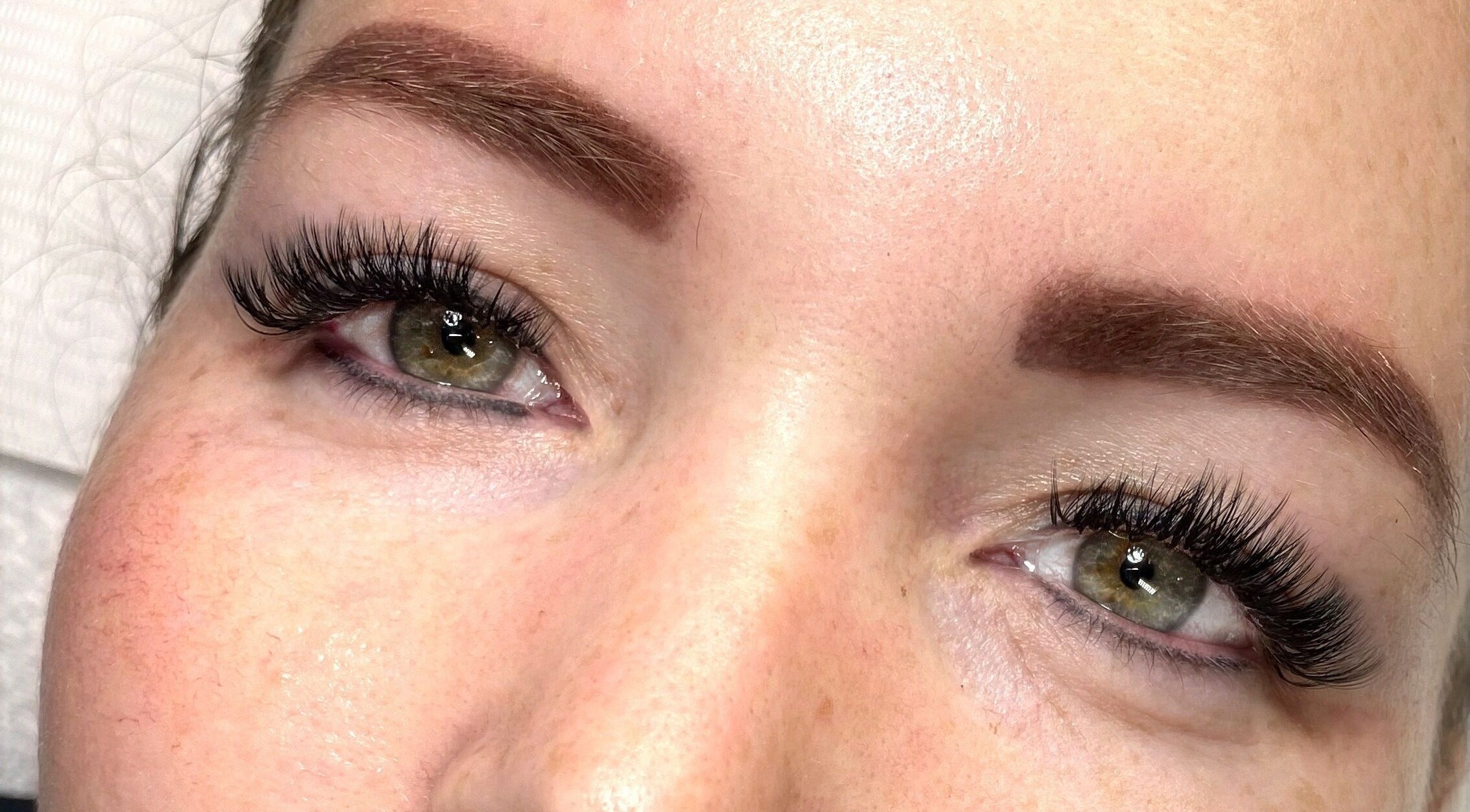 Close-up of eyelash extensions at Jessica Grace Artistry, Boksburg, Gauteng, ZA showcasing elegant lash styling.