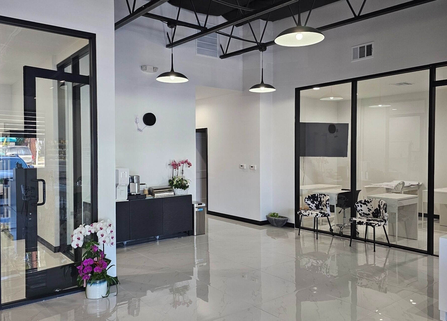 Chic reception area of Ombré Terrace ™ in Torrance, California, US, with elegant decor and bright interior.