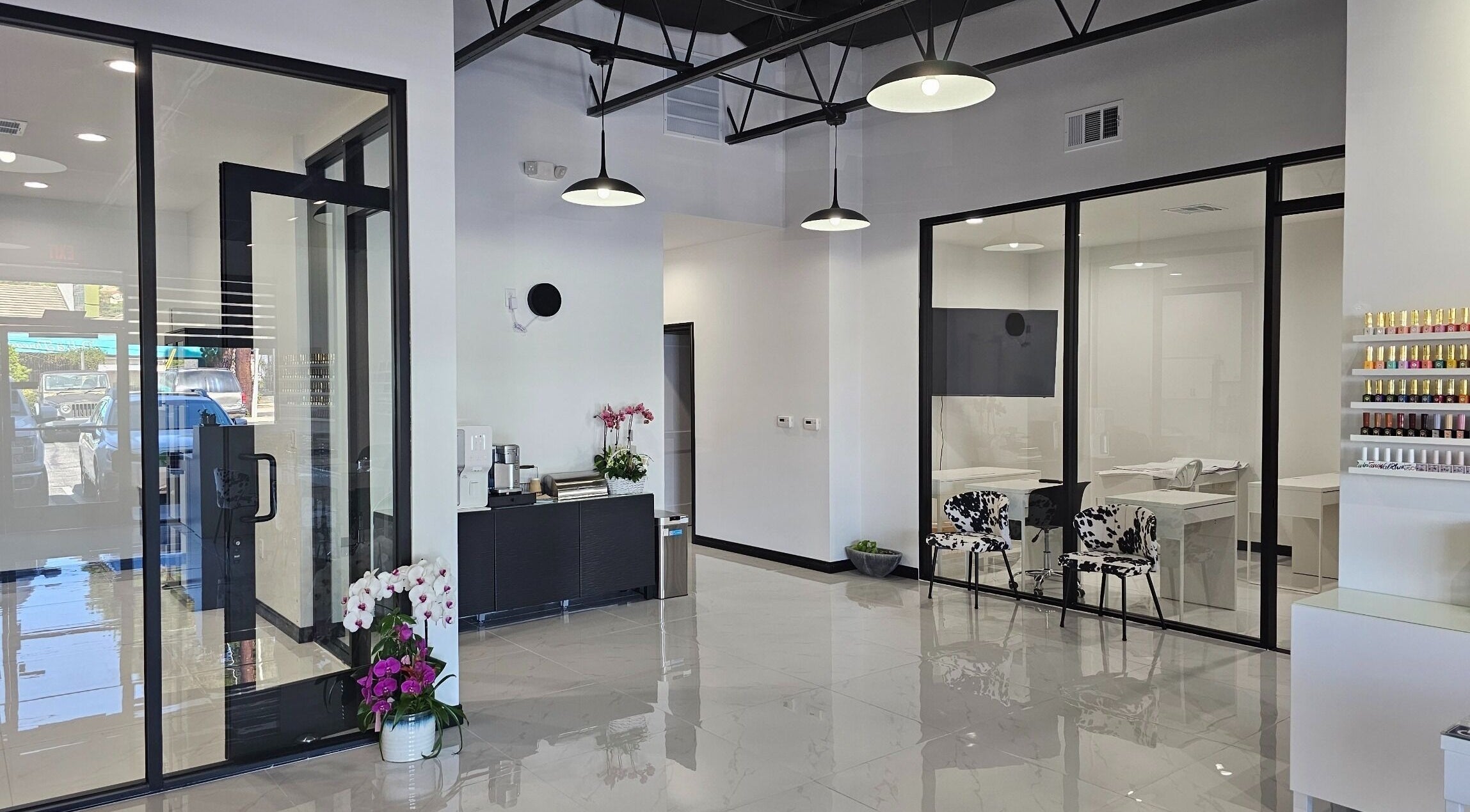Chic reception area of Ombré Terrace ™ in Torrance, California, US, with elegant decor and bright interior.