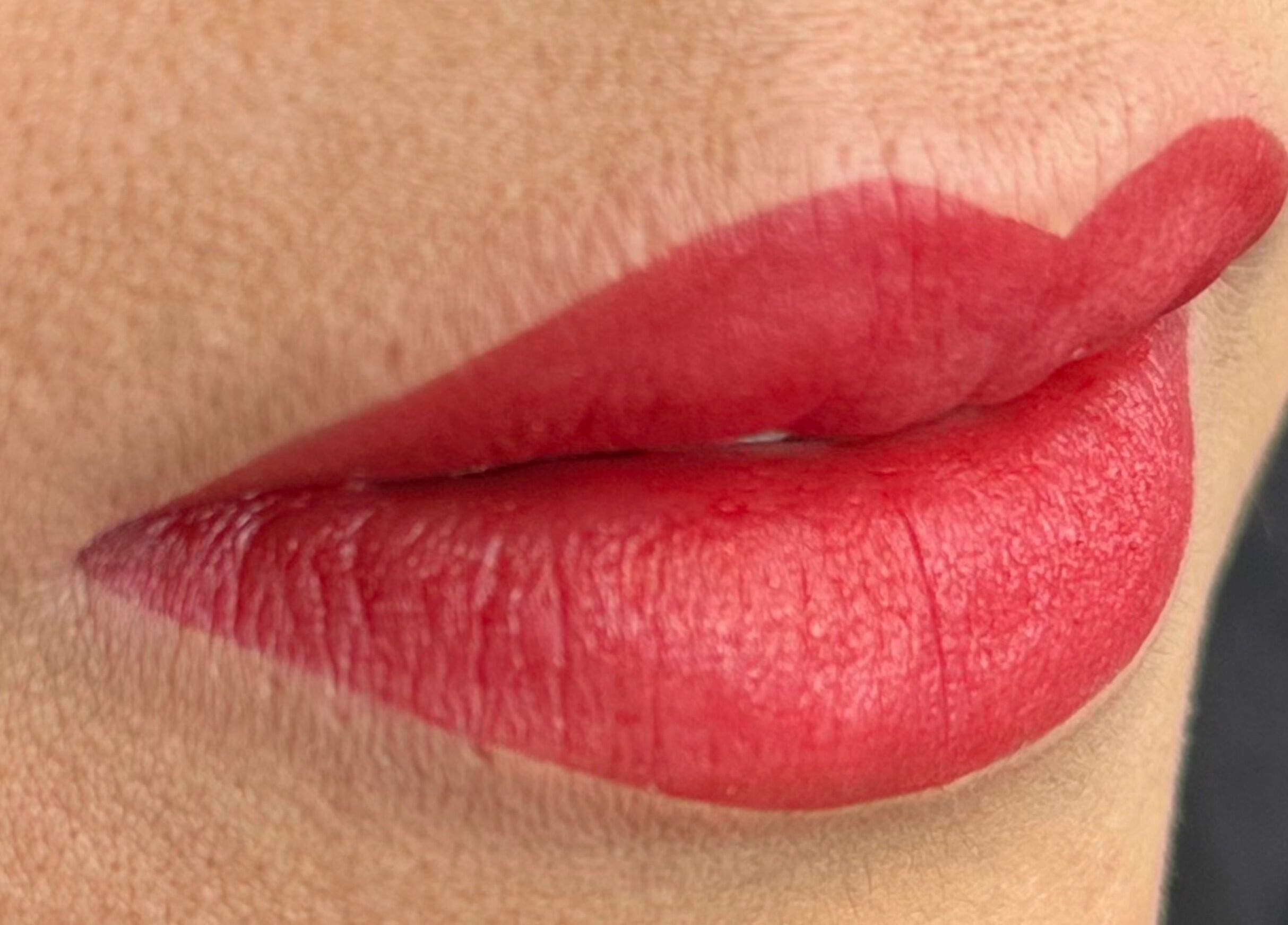 Labios rojos impecables en Dexi Studio, Providencia, Región Metropolitana, CL.