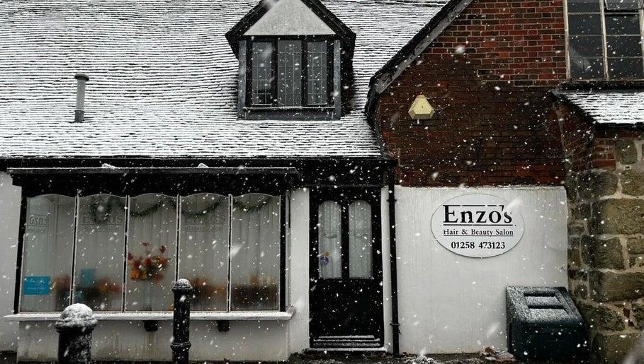 Enzo's Hair and Beauty Salon imagem 1