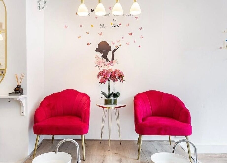 Chic waiting area with pink chairs at Arta Beauty Clinic, London, England, GB.
