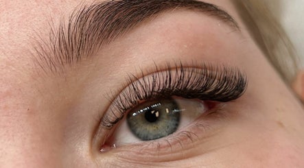 House of Lashes and Brows, bilde 3