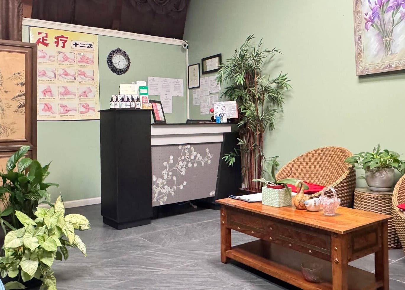 Calm waiting area at Asian Massage, Chesapeake, Virginia, US, with bamboo decor and soothing green walls.