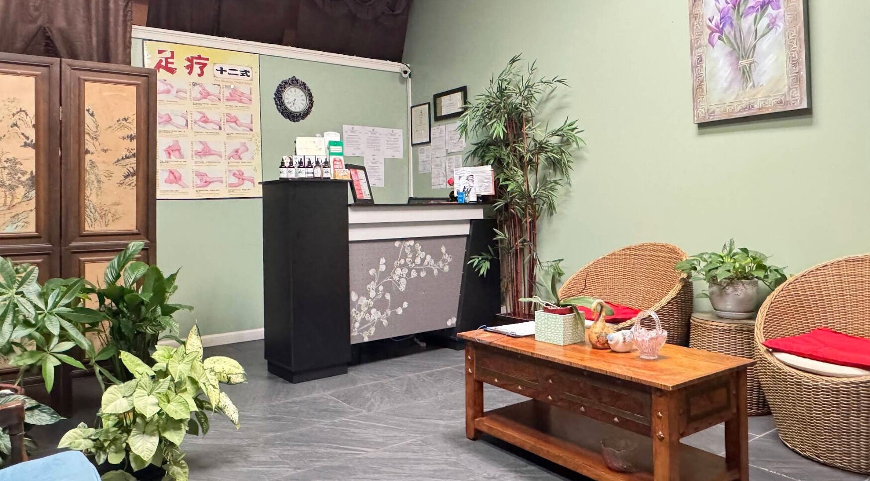 Calm waiting area at Asian Massage, Chesapeake, Virginia, US, with bamboo decor and soothing green walls.