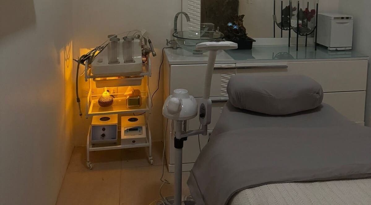 Cozy treatment room at Inspiration Art Nails Aruba, Oranjestad, AW, featuring a modern treatment setup.