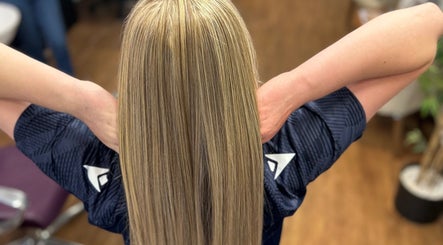 Savannah's Hair And Ear Piercing Salon imagem 3