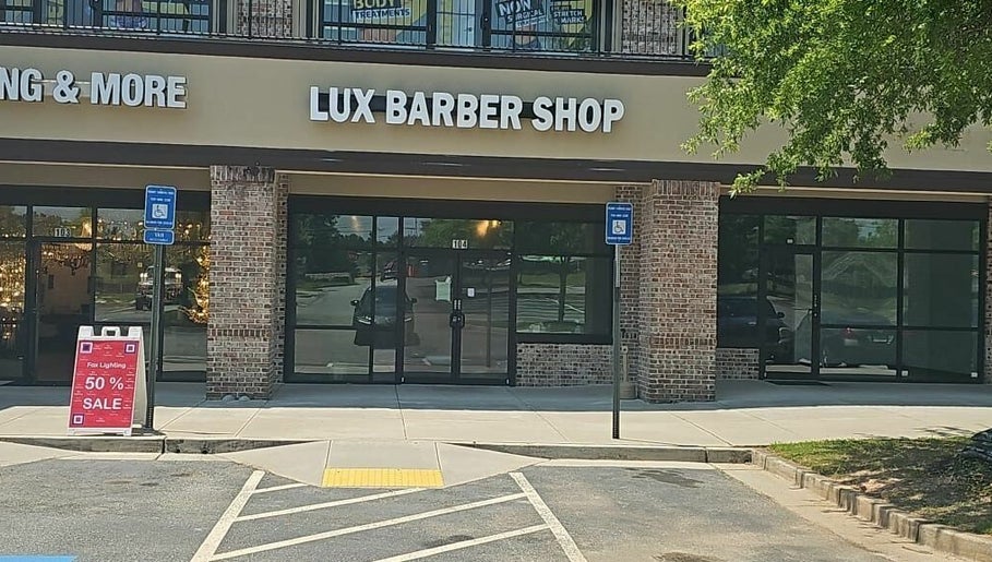 Lux Barbershop صورة 1