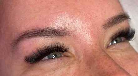 Dia's Beauty Allure -  Eyelash Extentions, PMU Brows, Lipblush image 3