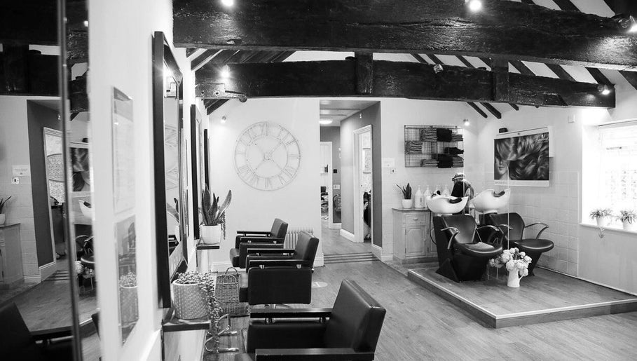 Series Hair Studio@ Bliss Uckfield Ltd Bild 1