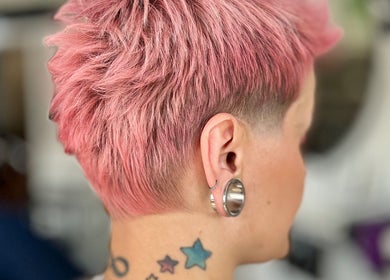 Stylish pink pixie haircut at Saheed Hair Studio@ Hair Bian, London, England, GB, showcasing modern hair trends.
