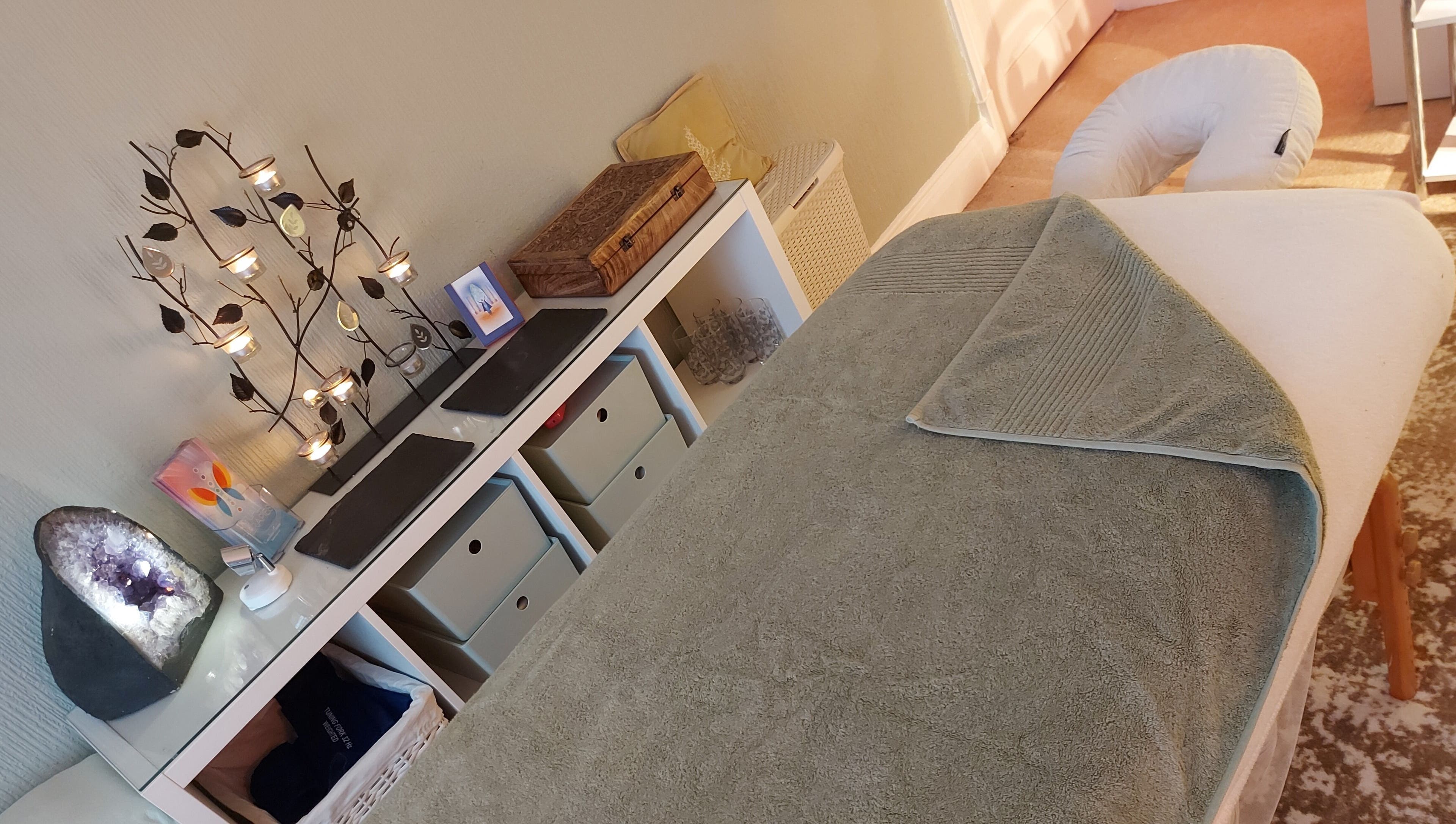 Tranquil therapy room at Caroline at Ritual Therapies, Birmingham, England, GB with cozy massage table.