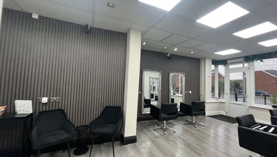 hình ảnh 1 của Classeys Salon