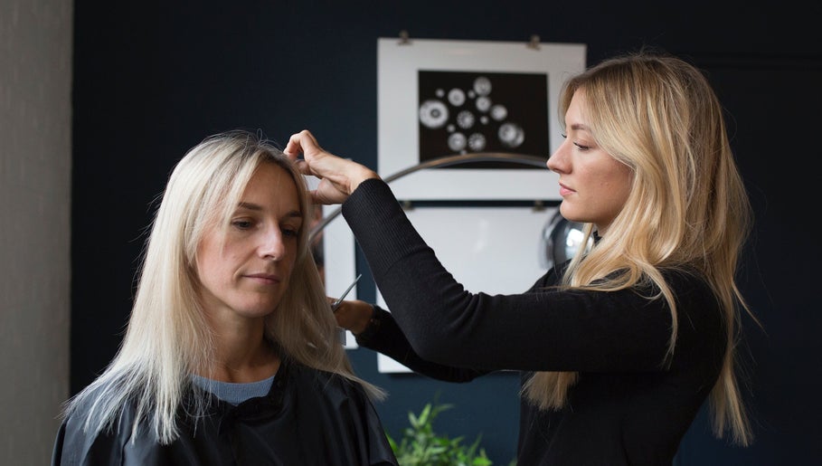 Professional haircutting at Salon Chatsworth Road E5 in London, England, GB with expert stylists.