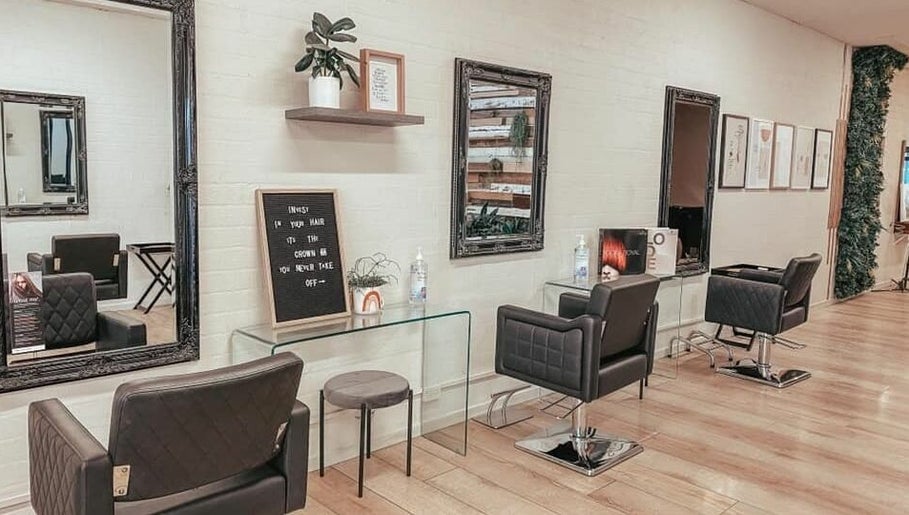 hình ảnh 1 của Salon Seven