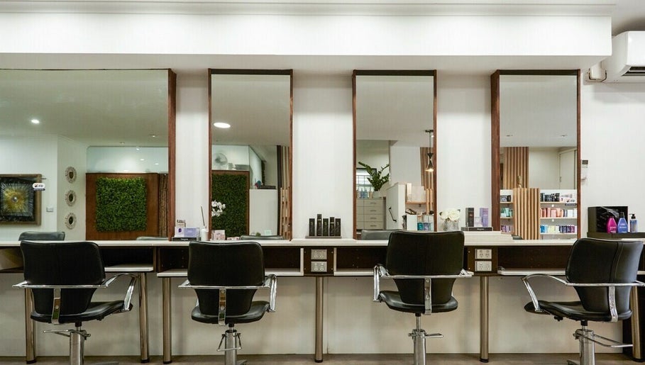 Second Avenue Hair and Beauty Camberwell Bild 1