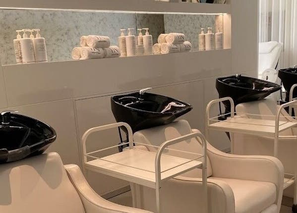 Luxurious wash stations at Yin Salon and Spa in Riyadh, SA. Experience premium beauty care here.